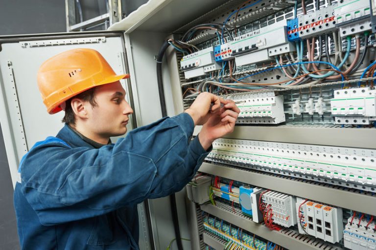 Travaux d’électricité pour PME : comment bien prévoir les coûts dans la comptabilité ?